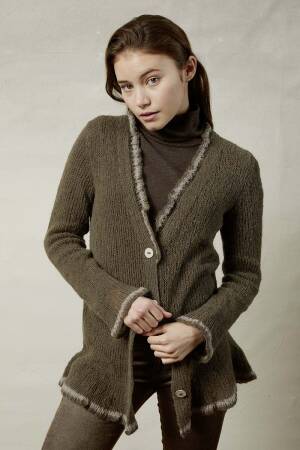 Knitting set Cardigan  with knitting instructions in garnwelt box in size M