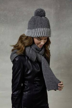 Knitting set Hat and scarf  with knitting instructions in garnwelt box