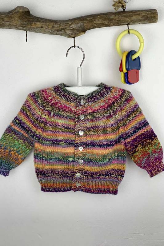 Knitting set Babycardigan, top-down-knitting  with knitting instructions in garnwelt box