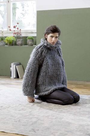 Knitting set Sweater  with knitting instructions in garnwelt box in size S-M