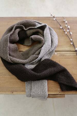 Knitting set Scarf  with knitting instructions in garnwelt box