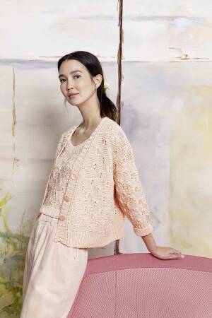 Knitting set Cardigan  with knitting instructions in garnwelt box in size S