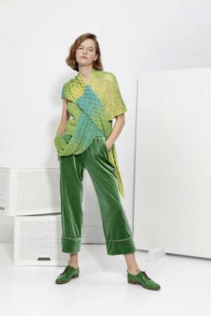 Knitting set Triangular shawl  with knitting instructions in garnwelt box