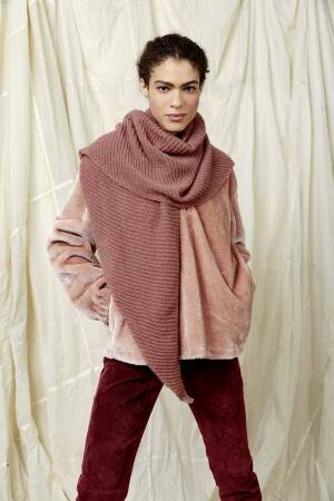 Knitting set Triangular shawl  with knitting instructions in garnwelt box