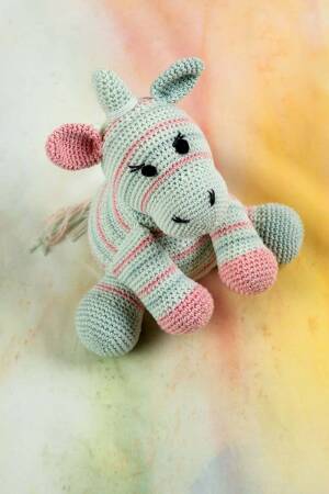 Strickset Einhorn Lang Yarns MERINO  BEBE / MERINO  BEBE COLOR mit Anleitung in garnwelt-Box