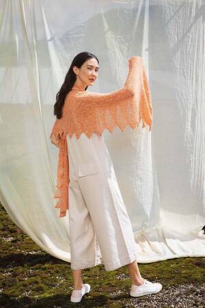 Strickset Schultertuch Lang Yarns LOTUS mit Anleitung in garnwelt-Box