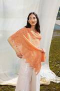 Strickset Schultertuch Lang Yarns LOTUS mit Anleitung in garnwelt-Box