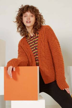 Strickset Kurze Jacke Lang Yarns MALOU LIGHT mit Anleitung in garnwelt-Box