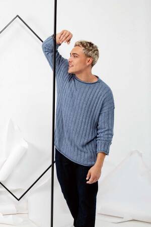 Knitting set Mens sweater LIZA with knitting instructions in garnwelt box in size S