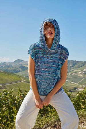 Knitting set Hooded top  with knitting instructions in garnwelt box