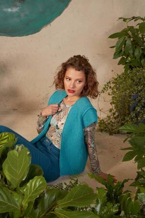 Strickset Weste Lang Yarns LAMBSWOOL EVA mit Anleitung in garnwelt-Box S