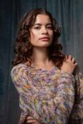 Strickset Pullover Lang YarnsMuse VERA mit Anleitung in garnwelt-Box S-M