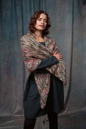 Strickset Dreiecktuck Lang YarnsMuse DONNA mit Anleitung in garnwelt-Box