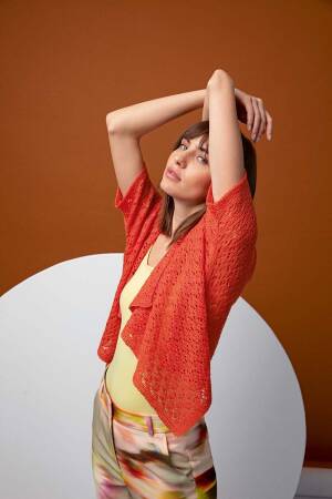 Strickset Kurze Jacke Lang Yarns Noelle DONIQUE mit Anleitung in garnwelt-Box
