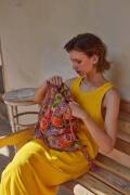 Strickset Crocheted gym bag WAD WOOLADDICTS Artsy CONFETTI PARTY mit Anleitung in garnwelt-Box ca 38 x 48 cm
