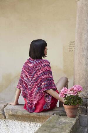 Strickset Crocheted triangular shawl WAD WOOLADDICTS Artsy FIND YOUR RAINBOW mit Anleitung in garnwelt-Box ca 74 x 150 cm
