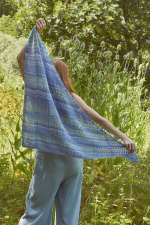 Strickset Dreiecktuch Lang Yarns Secret Garden CELINA mit Anleitung in garnwelt-Box ca 155 x 78 cm