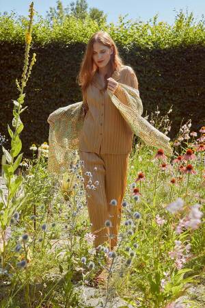Strickset Gehäkelter Schal Lang Yarns Secret Garden LIYA mit Anleitung in garnwelt-Box