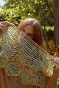 Strickset Gehäkelter Schal Lang Yarns Secret Garden LIYA mit Anleitung in garnwelt-Box