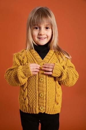 Strickset Cardigan mit Zöpfen Lang Yarns Poseidon VIOLA mit Anleitung in garnwelt-Box