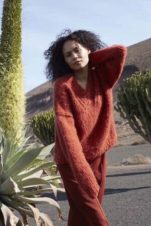 Knitting set Sweater DESIRE with knitting instructions in garnwelt box