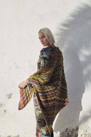 Strickset Dreiecktuch WAD WOOLADDICTS Mystery INFINITE SKY mit Anleitung in garnwelt-Box ca 166 x 90 cm