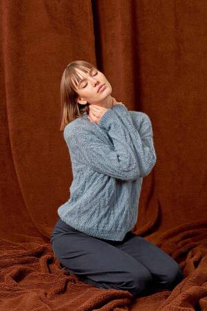 Knitting set Sweater MALOU LIGHT with knitting instructions in garnwelt box in size S