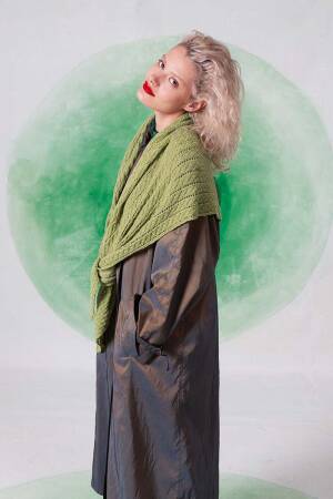 Strickset Dreiecktuch Lang Yarns Noelle AAGJE mit Anleitung in garnwelt-Box