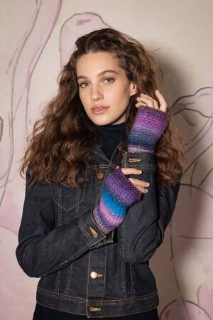Knitting set Wrist warmers CLOUD with knitting instructions in garnwelt box in size ca 26 x 20 cm
