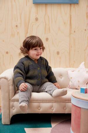 Strickset Cardigan Lang Yarns Merino  Bébé THEO mit Anleitung in garnwelt-Box