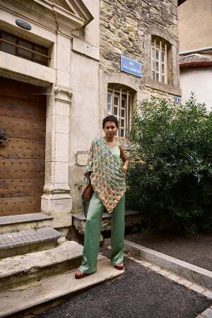 Strickset Schultertuch Lang Yarns Lisboa BERTINE mit Anleitung in garnwelt-Box