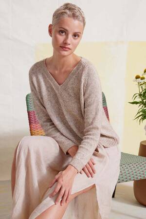Knitting set Sweater VAYA with knitting instructions in garnwelt box