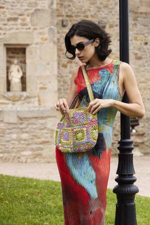 Strickset Gehäkelte Tasche WAD WOOLADDICTS Artsy SCAVENGER HUNT mit Anleitung in garnwelt-Box ca 31 x 26 cm