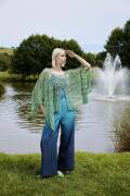 Strickset Poncho WAD WOOLADDICTS Footprints WIND-KISSED mit Anleitung in garnwelt-Box