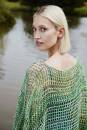 Strickset Poncho WAD WOOLADDICTS Footprints WIND-KISSED mit Anleitung in garnwelt-Box