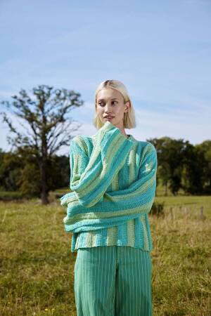 Strickset Pullover WAD WOOLADDICTS Bliss DEEP BREATH mit Anleitung in garnwelt-Box