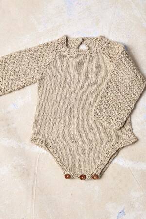 Knitting set Bodysuit BABY COTTON NATURALLY COLORED with knitting instructions in garnwelt box
