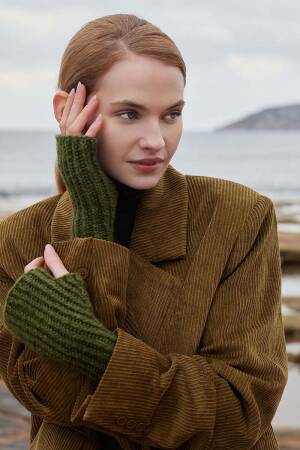 Knitting set Wristwarmers WAD WOOLADDICTS Promise DIVERGING TRAILS with knitting instructions in garnwelt box DG