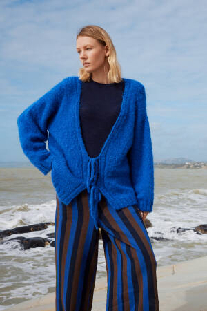 Knitting set Cardigan WAD WOOLADDICTS Honor OUTBOUND with knitting instructions in garnwelt box