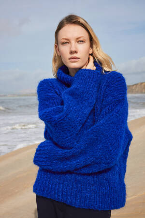 Knitting set Sweater WAD WOOLADDICTS Desire ATMOSPHERE with knitting instructions in garnwelt box