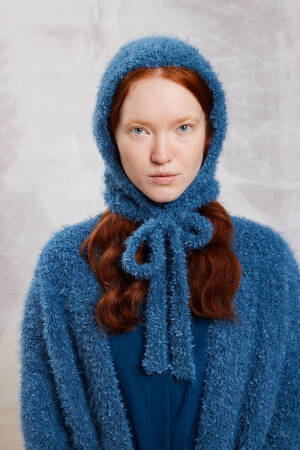 Knitting set Hat Lang Yarns Fluffy/Salsa Missy with knitting instructions in garnwelt box