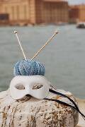 Ensemble de tricot Bonnet FOOTPRINTS avec instructions de tricotage dans une boîte garnwelt en taille DG