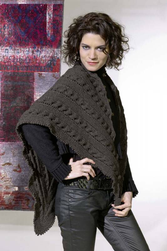 Knitting set Three corner shawl  with knitting instructions in garnwelt box in size ca 92 x 140 cm