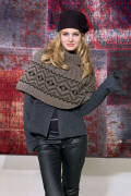 Strickset Kragen Lang Yarns YAK mit Anleitung in...