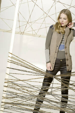 Strickset Weste Lang Yarns YAK mit Anleitung in garnwelt-Box