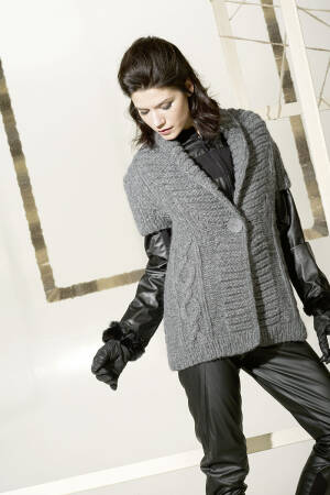 Knitting set Cardigan  with knitting instructions in garnwelt box in size S