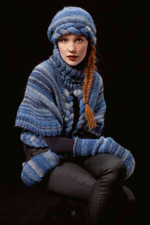 Knitting set Cape  with knitting instructions in garnwelt box