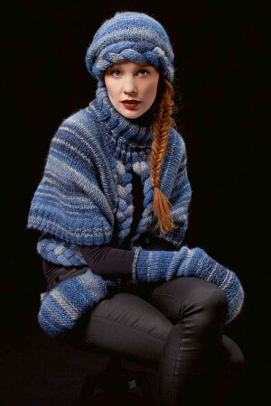 Knitting set Cape  with knitting instructions in garnwelt box in size L