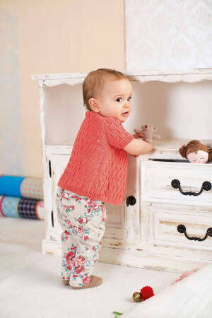 Knitting set Wrap around cardigan  with knitting instructions in garnwelt box