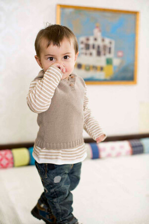 Knitting set Sleevles pullover with hood MERINO 200 BEBE with knitting instructions in garnwelt box in size 92-98